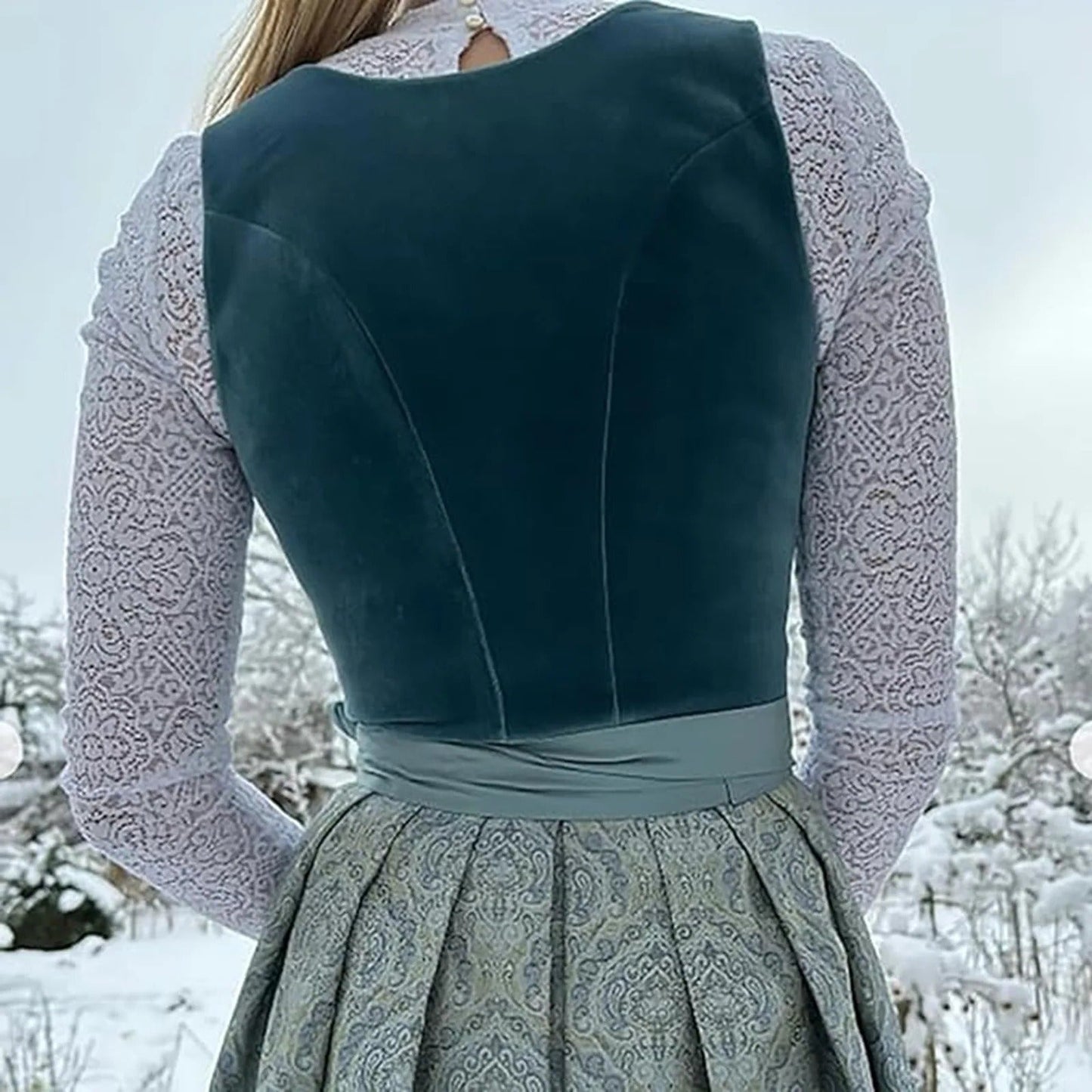 Elegant Vintage Oktoberfest Dirndl Dress