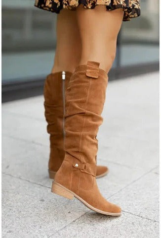 Women's boots for comfort and protection