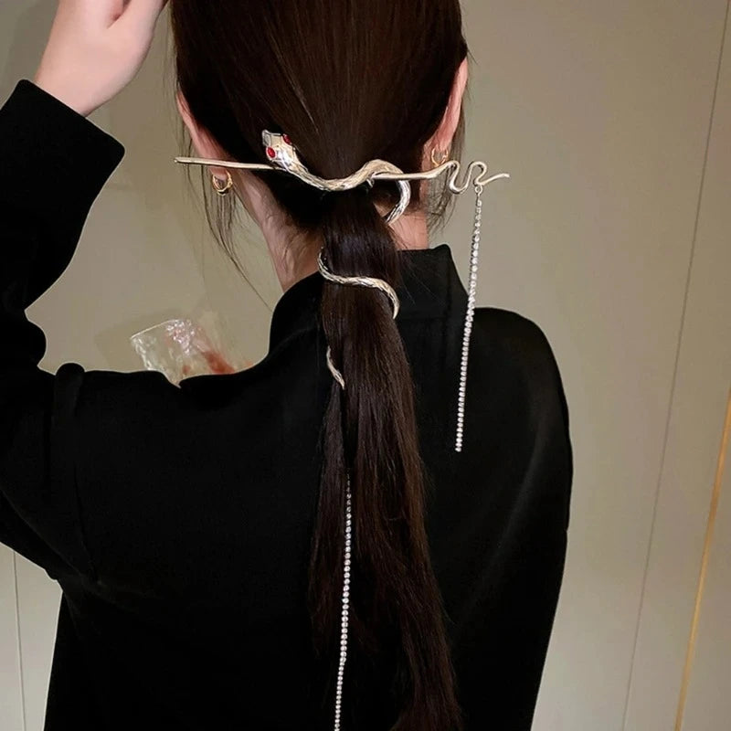 Elegant Snake Tassel Hair Clip – Luxury Chinese-Style Accessory