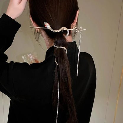 Elegant Snake Tassel Hair Clip – Luxury Chinese-Style Accessory
