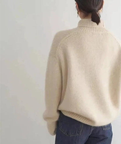 Classic Women’s Turtleneck Sweater in Warm Cashmere